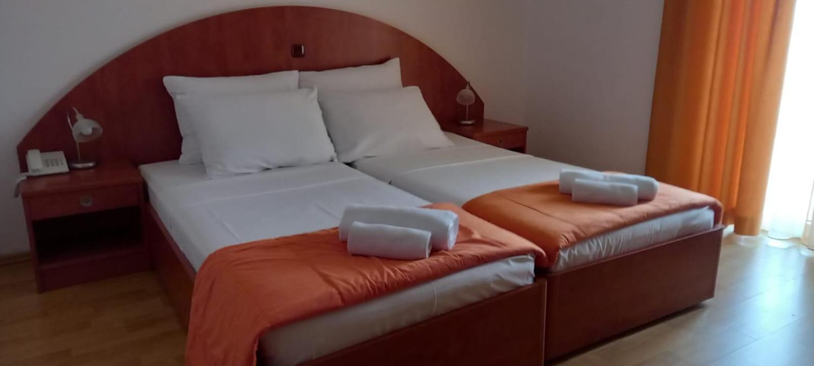 Bed & Breakfast Jugo โนวาลยา ภายนอก รูปภาพ