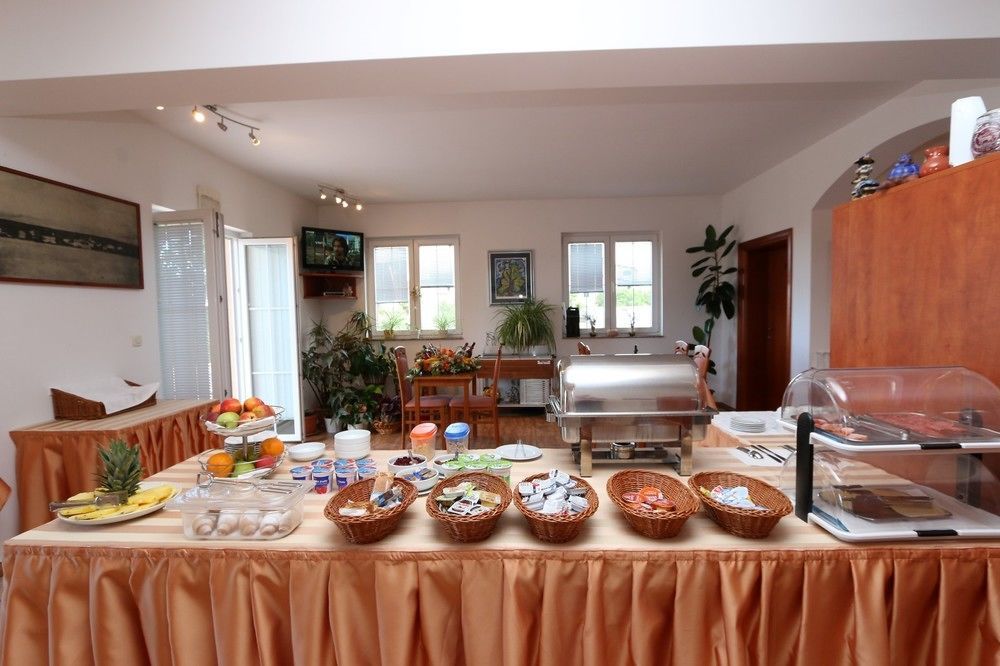 Bed & Breakfast Jugo โนวาลยา ภายนอก รูปภาพ